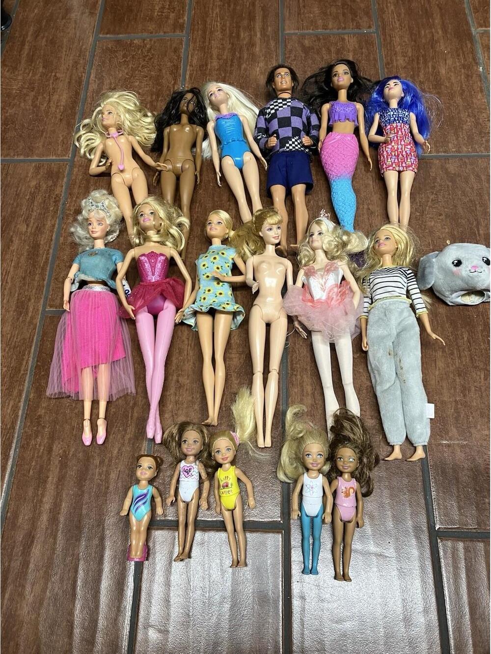 Random Lot Of Mattel Barbie’s 15 In All